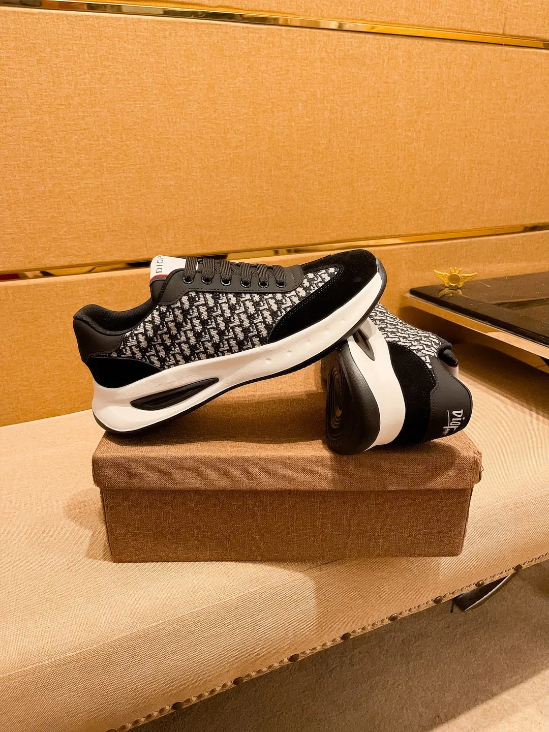 Men's shoes💰 440💰🔥 [Dior] Men's high-end brand of shoes official website 1:1 latest masterpiece: the upper is made of imported first-layer cowhide from Italy, comfortable and breathable lining ➕original non-slip and wear-resistant outsole🔥, making walking more convenient and comfortable! An exclusive new model, a stunning work, a beautiful 1:1 replica [color] compared to the official quality! Create a fashionable personality to set off your uniqueness! A must-have for trendy men! Classic 🔥Size: 39-44 Color: 🔥Multiple colors available
